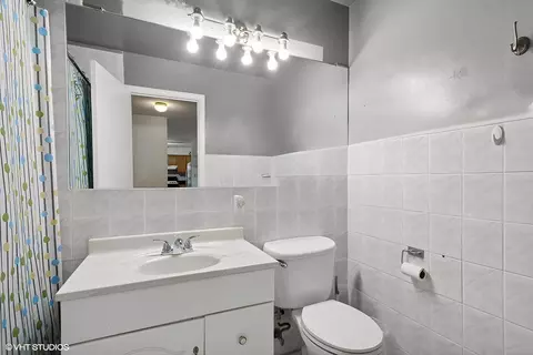 Bath - 9561 Dee Rd #2G, Des Plaines, IL 60016 photo 1 of 1