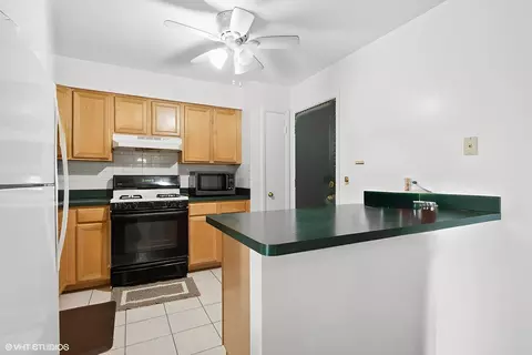 Kitchen - 9561 Dee Rd #2G, Des Plaines, IL 60016 photo 1 of 2