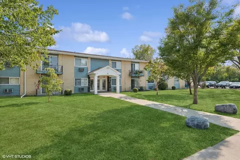 Exterior - 9561 Dee Rd #2G, Des Plaines, IL 60016 photo 2 of 3