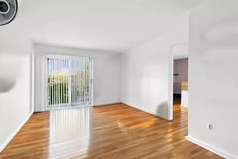 Living - 9561 Dee Rd #2G, Des Plaines, IL 60016 photo 2 of 5