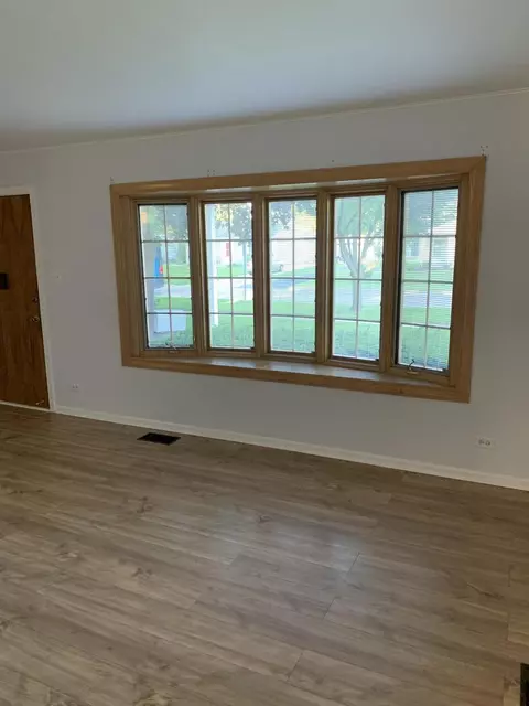 Living - 2307 Jay Ln, Rolling Meadows, IL 60008 photo 1 of 3