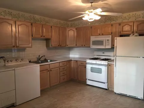 Kitchen - 2307 Jay Ln, Rolling Meadows, IL 60008 photo 2 of 2