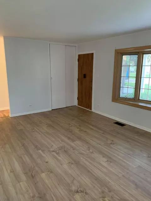 Living - 2307 Jay Ln, Rolling Meadows, IL 60008 photo 3 of 3