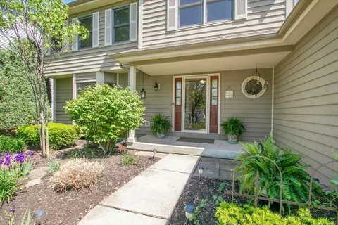 2551 Doncaster Dr, Aurora, IL 60504