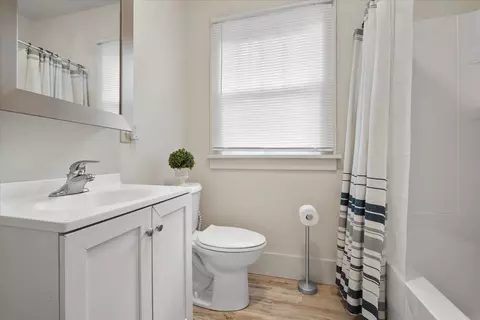 Bath - 1009 Hovey Ave, Normal, IL 61761 photo 1 of 3
