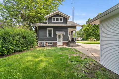 Exterior - 1009 Hovey Ave, Normal, IL 61761 photo 5 of 6