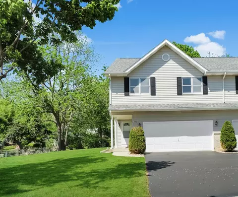 211 Lorien Ct, East Dundee, IL 60118