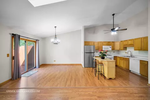 211 Lorien Ct, East Dundee, IL 60118 photo 5