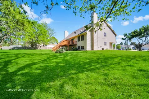 211 Lorien Ct, East Dundee, IL 60118 photo 23