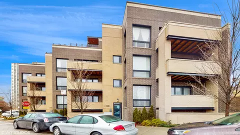 1203 W Superior St #1C, Chicago, IL 60642