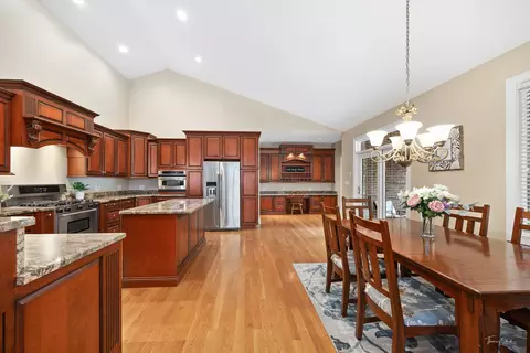 Kitchen - 471 59th St, Lisle, IL 60532 photo 5 of 6