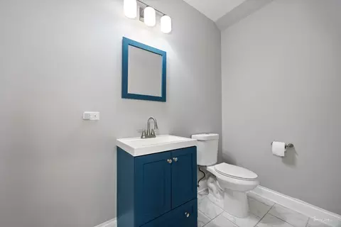 Bath - 471 59th St, Lisle, IL 60532 photo 7 of 7