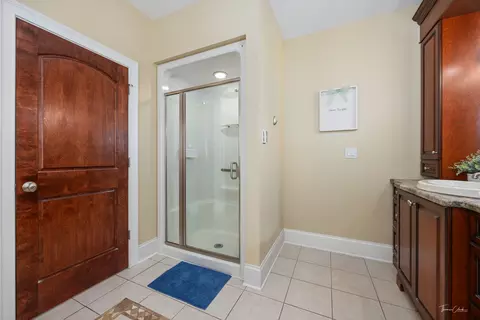 Bath - 471 59th St, Lisle, IL 60532 photo 3 of 7
