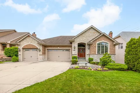 471 59th St, Lisle, IL 60532