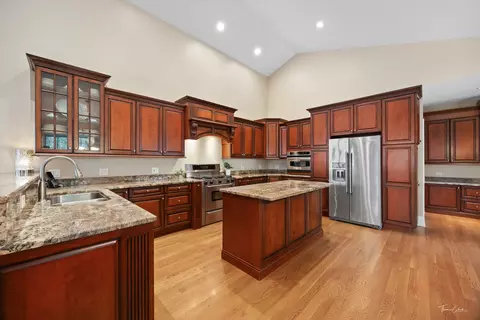 Kitchen - 471 59th St, Lisle, IL 60532 photo 2 of 6