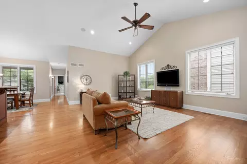 Living - 471 59th St, Lisle, IL 60532 photo 1 of 5