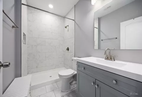 Bath - 471 59th St, Lisle, IL 60532 photo 6 of 7