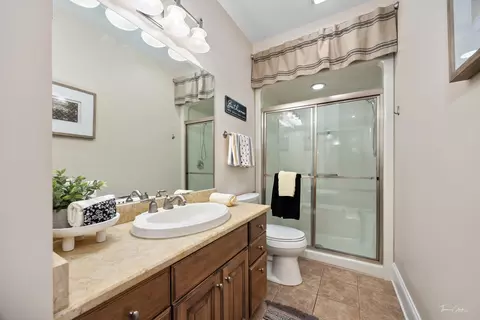 Bath - 471 59th St, Lisle, IL 60532 photo 5 of 7