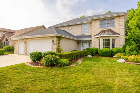 2048 Westbury Dr, Woodridge, IL 60517