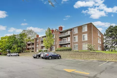 805 Leicester Rd #B105, Elk Grove Village, IL 60007