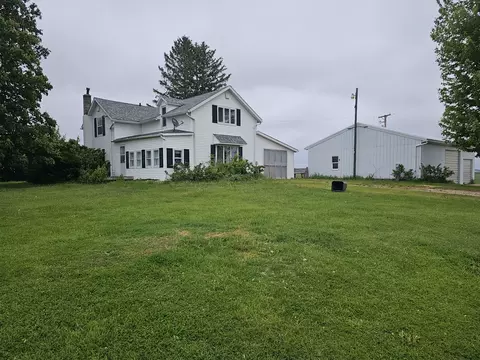 23018 Freeport Rd, Sterling, IL 61081