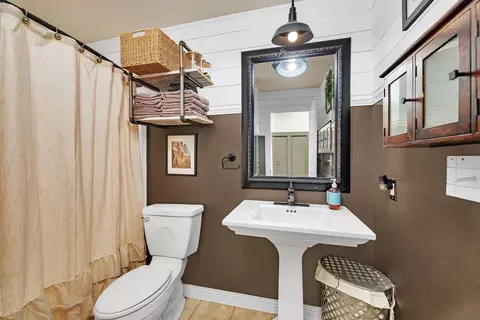 Bath - 480 Logue Cir, Seneca, IL 61360 photo 2 of 3