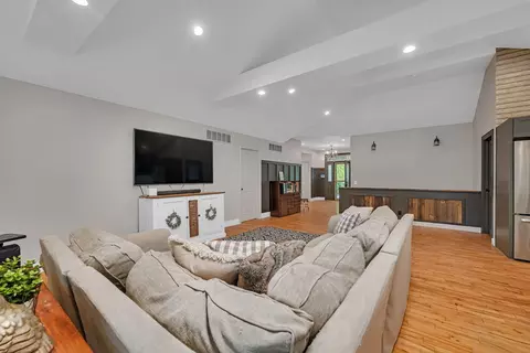 Living - 480 Logue Cir, Seneca, IL 61360 photo 2 of 2