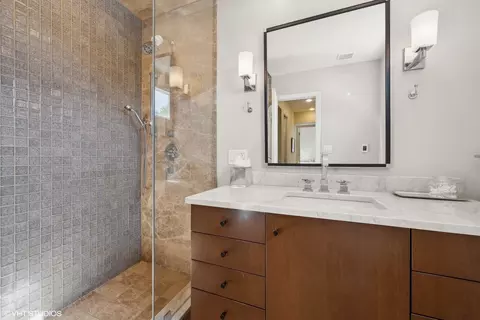 2122 N Hudson Ave, Chicago, IL 60614 photo 29