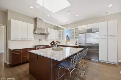 2122 N Hudson Ave, Chicago, IL 60614 photo 14