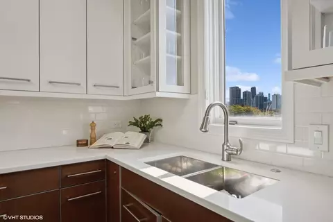 2122 N Hudson Ave, Chicago, IL 60614 photo 17
