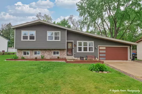 2708 Myang Ave, Mchenry, IL 60050