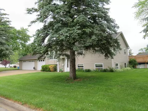 Exterior - 321 Maple Dr, Morris, IL 60450 photo 4 of 10