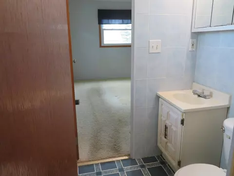 Bath - 321 Maple Dr, Morris, IL 60450 photo 1 of 4