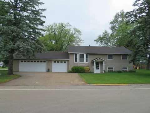 321 Maple Dr, Morris, IL 60450