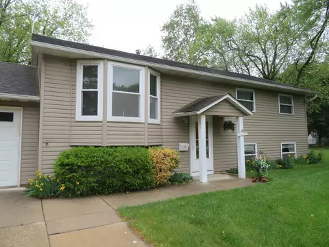 Exterior - 321 Maple Dr, Morris, IL 60450 photo 2 of 10