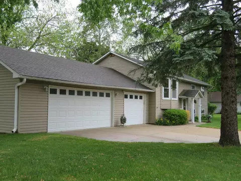 Exterior - 321 Maple Dr, Morris, IL 60450 photo 3 of 10