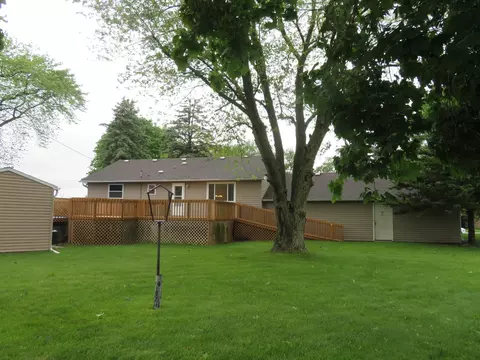 Exterior - 321 Maple Dr, Morris, IL 60450 photo 8 of 10