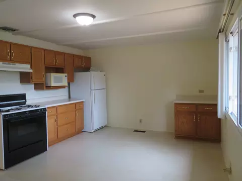 Kitchen - 321 Maple Dr, Morris, IL 60450 photo 2 of 2