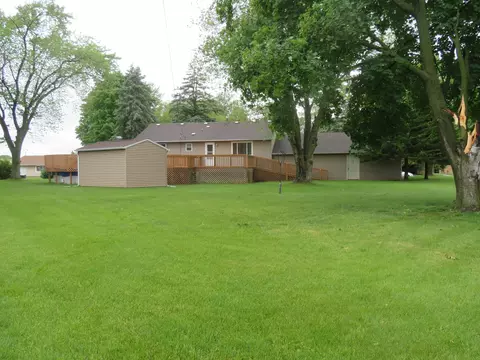 Exterior - 321 Maple Dr, Morris, IL 60450 photo 7 of 10