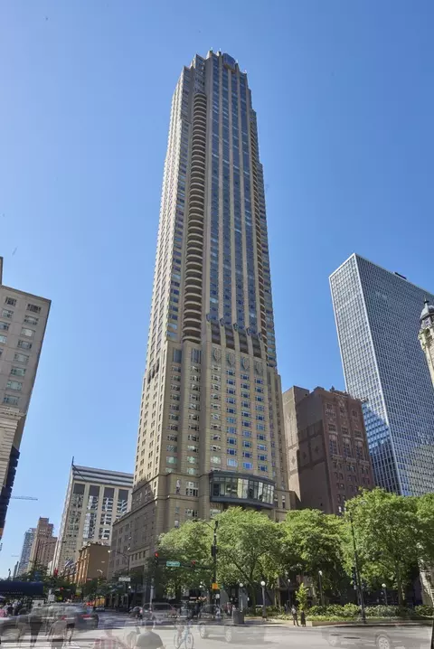 800 N Michigan Ave #3203, Chicago, IL 60611