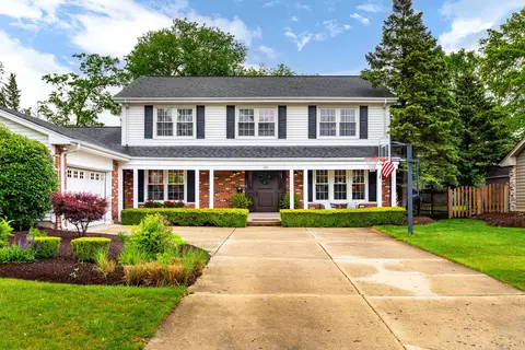 2 S151 Stratford Rd, Glen Ellyn, IL 60137