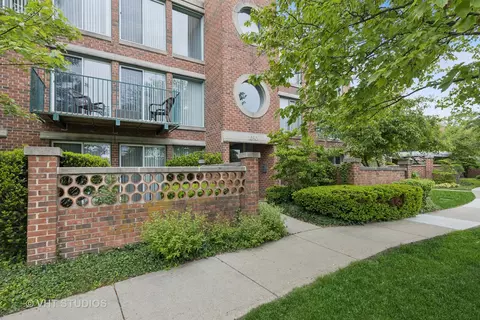 1030 Arbor Ln #103, Northfield, IL 60093