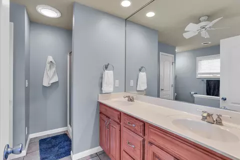 Bath - 2501 Pinehurst Dr, Champaign, IL 61822 photo 2 of 5