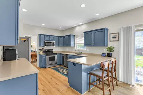 Kitchen - 2501 Pinehurst Dr, Champaign, IL 61822 photo 3 of 5