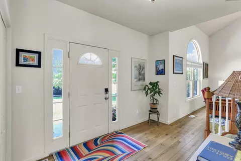 Entry Way - 2501 Pinehurst Dr, Champaign, IL 61822 photo 2 of 4