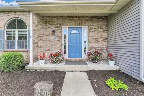 Exterior - 2501 Pinehurst Dr, Champaign, IL 61822 photo 3 of 13