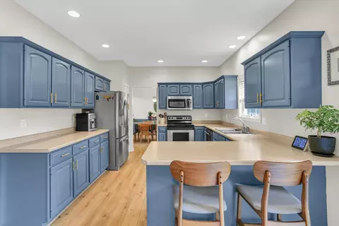 Kitchen - 2501 Pinehurst Dr, Champaign, IL 61822 photo 4 of 5