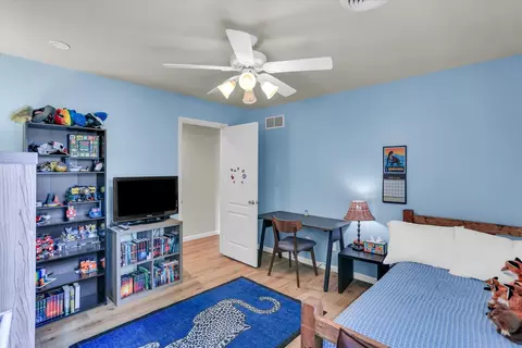 Bedroom - 2501 Pinehurst Dr, Champaign, IL 61822 photo 4 of 6