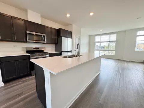 371 Summit Cir, Lombard, IL 60148 photo 3