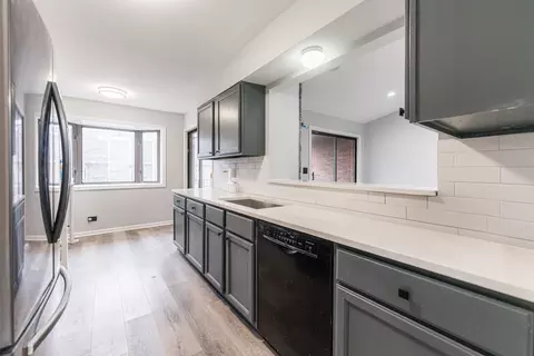 Kitchen - 405 Walters Ln #2A, Itasca, IL 60143 photo 1 of 2